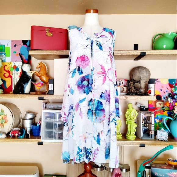 The Pyramid Collection Floral Dress - Picture 1 of 7